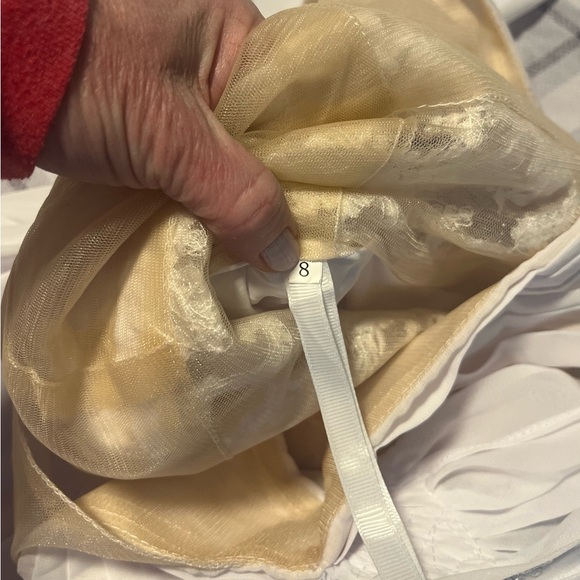 Elegant White Wedding Dress size 8 - Picture 11 of 12